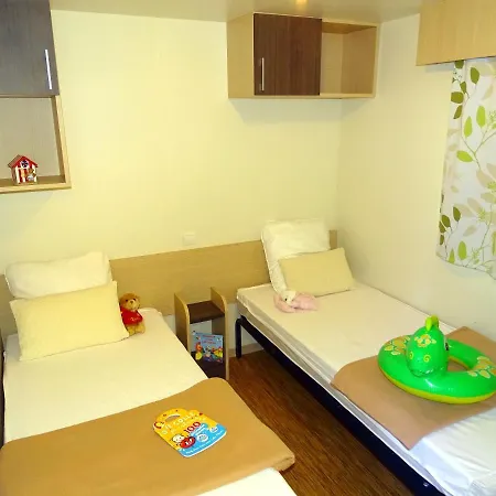 캠프장 De La Treille 카발레르쉬르메르