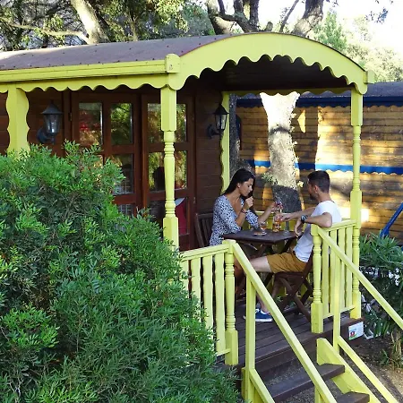 캠프장 De La Treille 카발레르쉬르메르