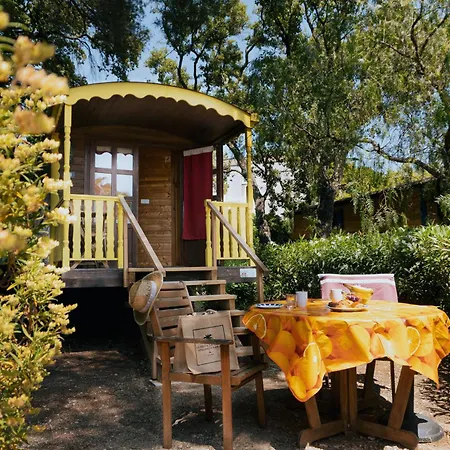 캠프장 De La Treille 카발레르쉬르메르