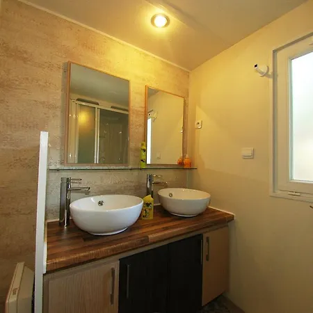 캠프장 De La Treille 카발레르쉬르메르