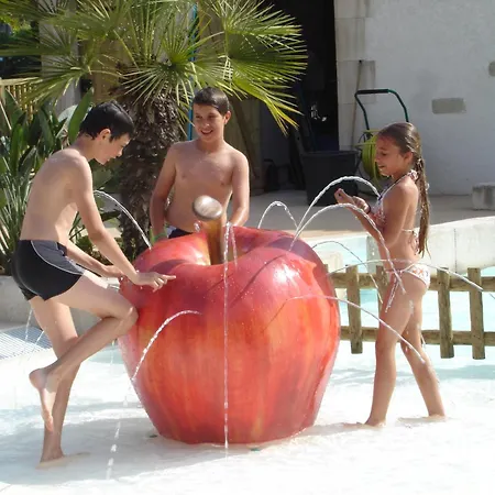 De La Treille 캠프장 4*