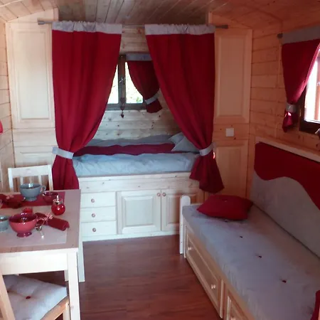 De La Treille 4*